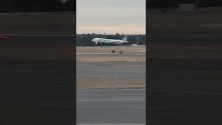 Frontier A321 Landing at islip macarthur airport [upl. by Larson]