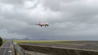 VERY windy landing at Madeira Airport  Perfect madeira madeiraairport windylanding crosswind [upl. by Enirod583]