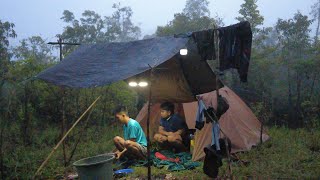 BERMALAM DI TENGAH HUTAN RAWA DAN BERBURU IKAN SAMPAI DISERANG ULAR [upl. by Keverian]