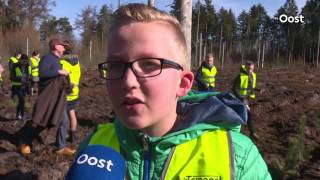 Zestigste Boomfeestdag in Overijssel provincie deelt 200 fruitbomen uit [upl. by Icaj182]