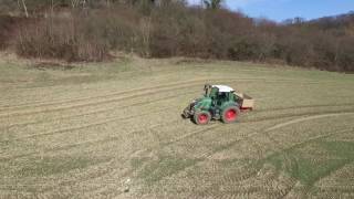 Fendt 516 Vario beim Dünger streuen DampD Lohnunternehmen [upl. by Gnal]