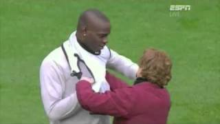 mario balotelli a un probleme avec son chasuble [upl. by Ayital568]