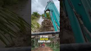 Proses pembuatan parit sawit di tanah rawa tiangawanchannel shorts viral [upl. by Hentrich]