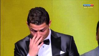 Cristiano Ronaldo desaba no choro ao ganhar prêmio de melhor jogador do mundo em 2013 [upl. by Lon954]