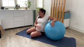 Exercices pour femme enceinte avec le Swiss ball ballon de grossesse [upl. by Adamok422]