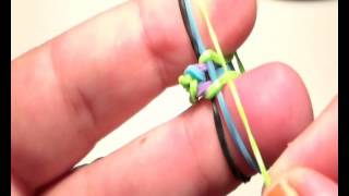 como hacer pulsera de gomas rainbow loom con los dedos muy facil ESPAÑA [upl. by Caundra853]