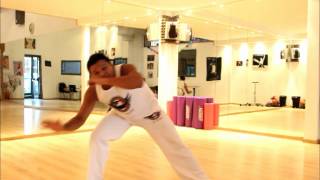 Capoeira Video Tutorial Ginga e Esquiva [upl. by Lesnah]