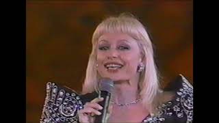 Raffaella Carrà  No Pensar En Ti  Live at Premios Bravo Republica Dominicana 1988 [upl. by Ahsinel]