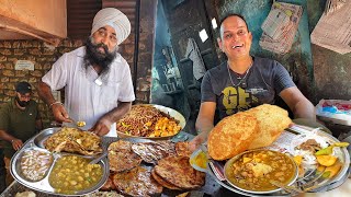 20 Rs AMRITSARI NASHTA Indian Street Food 😍 Arshi Karate Kulcha Pehalwan ki Duparh Poori Chole [upl. by Yraht248]