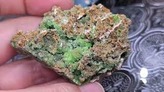 一日一礦物：磷氯鉛礦 Pyromorphite [upl. by Idhem824]