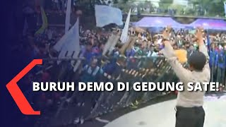 Tolak Kenaikan Harga BBM amp Tuntut Kenaikan UMP 2023 Sebesar 24 Persen Buruh Berdemo di Gedung Sate [upl. by Cirderf]