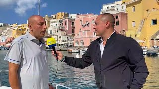 Il giro di consegna della corrispondenza a Procida [upl. by Anairo424]