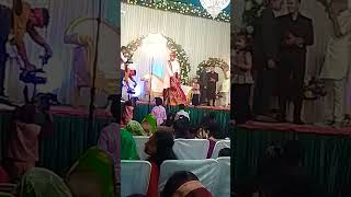 Mere yaar ki shaadi hai hindisong music [upl. by Ellenij615]