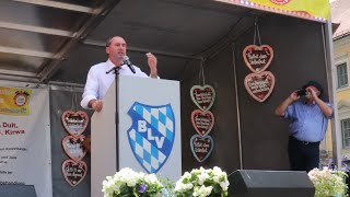 Minister Hubert Aiwanger auf der Kundgebung der Schausteller und Marktkaufleute  Odeonsplatz [upl. by Orth]