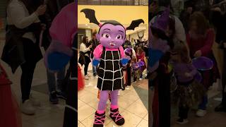 VAMPIRINA 💜 shorts mascotte vampirina halloweenparty [upl. by Anaul]