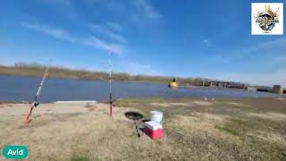 Fishing the kaskaskia river at lock and dam [upl. by Nohpets]