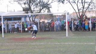 Goleiro defende pênalti comemora e a bola entra [upl. by Mariele]