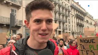 Grenoble  la manifestation pour le climat a rassemblé 3000 jeunes [upl. by Dacie]