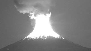 Eruption of Popocatépetl volcano 18 April 2016 [upl. by Aksehcnarf]