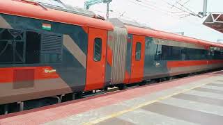 20627 Chennai Egmore Nagercoil Vande Bharat Super Fast Express Arriving Tirunelveli Junction [upl. by Enaxor]