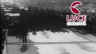 Opere del fascismo  Benito Mussolini a Milano visita le nuove opere del regime [upl. by Mossberg]