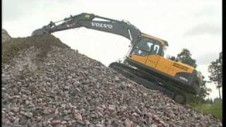 How to work on slopes with a Volvo Crawler Excavator Part 9 of 15 [upl. by Mure]