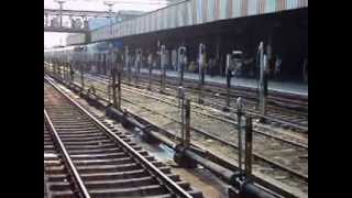 Awadh Assam Express arriving at Lucknow अवध आसाम एक्सप्रेस लखनऊ [upl. by Coppins]