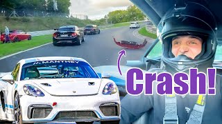 CRASH DIREKT VOR UNS Der schnellste Porsche 718 GT4 MR am Nürburgring [upl. by Htinek]