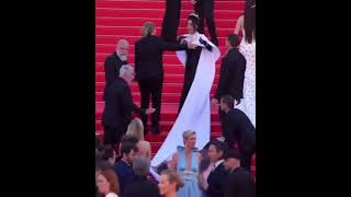 Incident au Festival de Cannes 2024 Massiel Taveras révélant la traîne de sa robe avec JésusChrist [upl. by Dang]