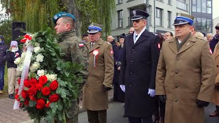 Złożenie wiązanek kwiatów pod pomnikiem ppłk Maksymiliana Ciężkiego szamotulokpl [upl. by Koorb]