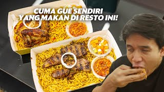 NYOBAIN RESTO KEBULI SEPI  CUMA GUE DOANG YANG MAKAN SENDIRIAN  GIMANA YA RASANYA [upl. by Eniamrahs]