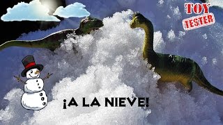 Dino el dinosaurio de juguete va a la nieve y pierde a su amigo Braquiosaurio Dinosaurios para niños [upl. by Annazus]