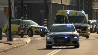 Politie zet kruisingen dicht voor aankomend spoedtransport  Politie begeleid ambulance en MMT [upl. by Ellehcit]