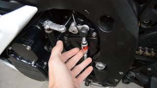 Dynojet quickshifter install GSXR 750 [upl. by Fredrika]