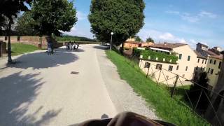 Arrivo a Lucca in bici dalla passeggiata ciclopedonale delle mura [upl. by Lavern]