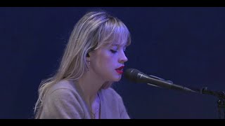 Angèle chante en live quotTout oublierquot sur Europe 1 [upl. by Kashden]