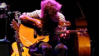 PAT METHENY plays PIKASSO GUITAR live al Teatro Romano di Aosta il 14072010 [upl. by Nathanial]