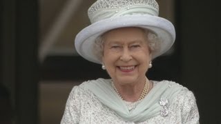 Queen and Royal party appear on Buckingham Palace balcony [upl. by Clemence704]