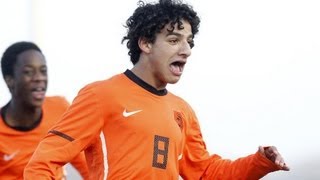 Heerlijke vrije trap Yasinne Ayoub bij Jong Oranje [upl. by Blakely143]