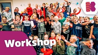 DANSEN OP TAFEL IN DE KLAS Vlog 98  Kinderen voor Kinderen [upl. by Alarice]