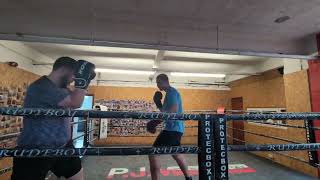 3 x 2 of Boxing Sparring  Beginner vs Experienced [upl. by Kiele]