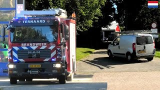 Opkomst amp uitruk brandweer Ternaard TS 024234 met spoed naar bermbrand Hochtswei Wierum [upl. by Nomar676]