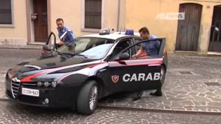 PICCHIA CARABINIERI E POLIZIOTTIIN MANETTE [upl. by Lurlene]