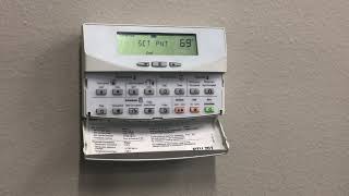 Como armar y desarmar un Termostato de Honeywell T7350 Programmable Thermostat [upl. by Dove169]