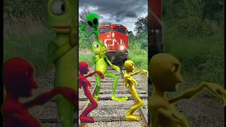 Egula dame tu cosita 2 different colours alien danc vs dancing frog 🐸 and train driver half train [upl. by Newel]