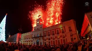 Campanadas y Fuegos Artificiales  Nochevieja 20212022  Puerta del Sol Madrid 4K [upl. by Annoerb]