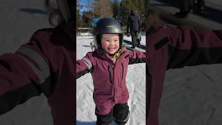 Laura 2 år ska lära sig åka skidor 🤪 trailer shorts [upl. by Emile24]