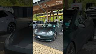 Das Kennzeichen ist pures Gold wert 🤩 Düsseldorf Tesla springonshorts [upl. by Berns]