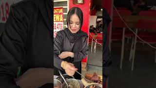 Part 2 Amoi cantik jual Nasi Ayam Claypot Dapur Arang Paling Viral Di Ipoh ezzuchang [upl. by Jorgenson]