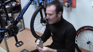 Curso de Mecánica de Bicicletas  Desmontaje de Pedales Parte 2 [upl. by Hallock]